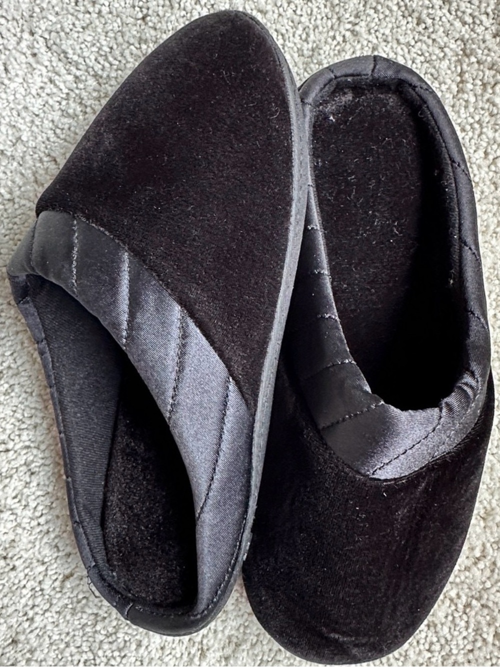 Isotoner Secret Sole Black Velvet Clog Slippers Women Size 8.5-9